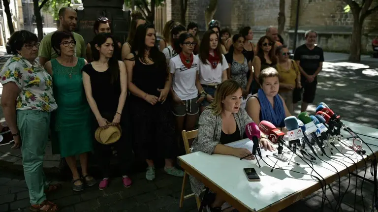 Rueda de prensa de diferentes colectivos feministas sobre las propuestas en redes sociales de hacer boicot a los Sanfermines por el caso de la Manada. MIGUEL OSÉS