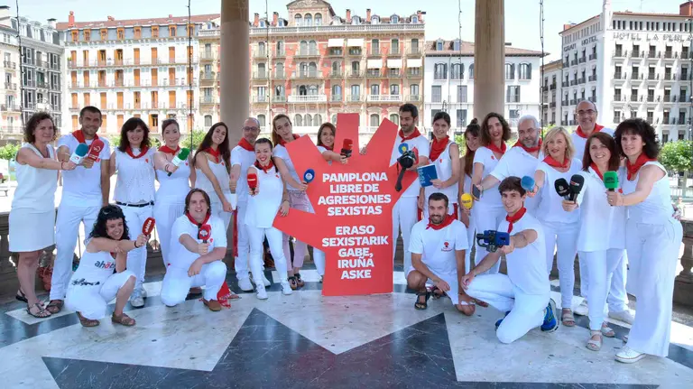 Periodistas navarros y de medios nacionales muestran su rechazo en Pamplona a las agresiones sexistas
