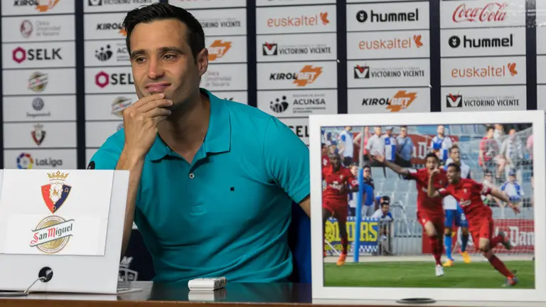 Emotiva despedida del exjugador de Osasuna Javier Flaño tras no renovar el contrato con el equipo (06). IÑIGO ALZUGARAY