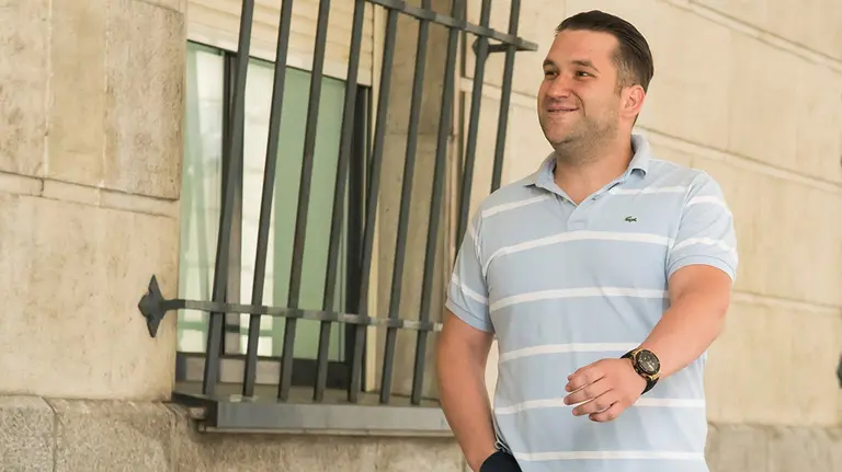 El miembro de &#39;La Manada&#39;, José Ángel Prenda, acude a los juzgados de guardia de Sevilla. EFE