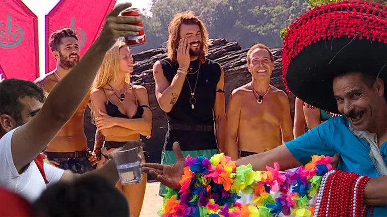 Imagen de varios concursantes de Supervivientes junto a dos personas disfrutando de los Sanfermines con refrescos y sombreros para disfrazarse NAVARRACOM