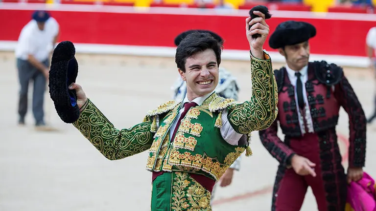 GRAF4357. PAMPLONA, 05/07/2018.- El novillero Antonio Catalán "Toñete", durante el primer día de la Feria del Toro 2018 de Pamplona, con novillos de la ganadería "Pincha" (Navarra). EFE/ Rodrigo Jimenez