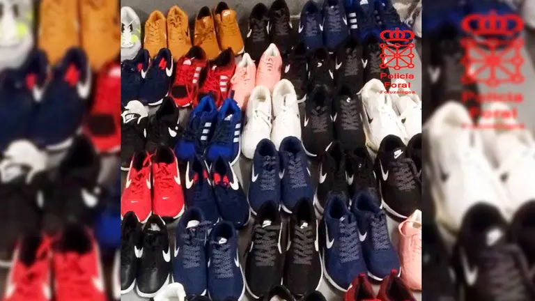 Zapatillas incautadas por la Policía Foral en Tafalla