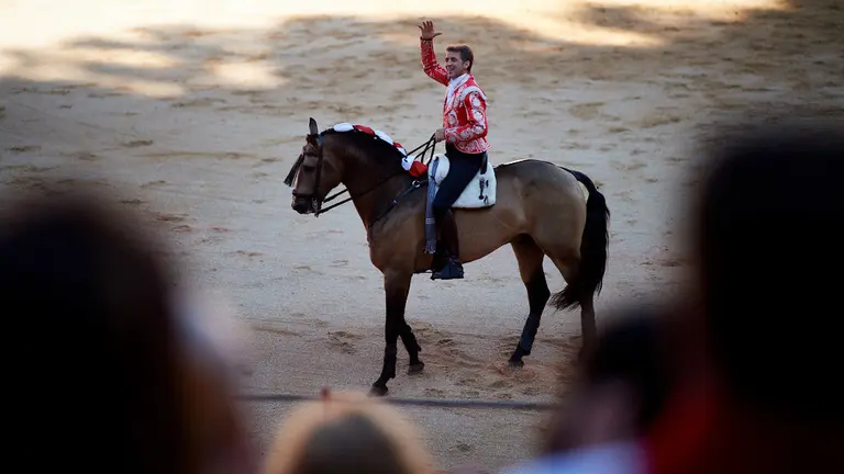 Hermoso de Mendoza, Leonardo Hernandez y Roberto Armendariz protagonizan los rejones de los Sanfermines de 2018. DANIEL FERNÁNDEZ (16)