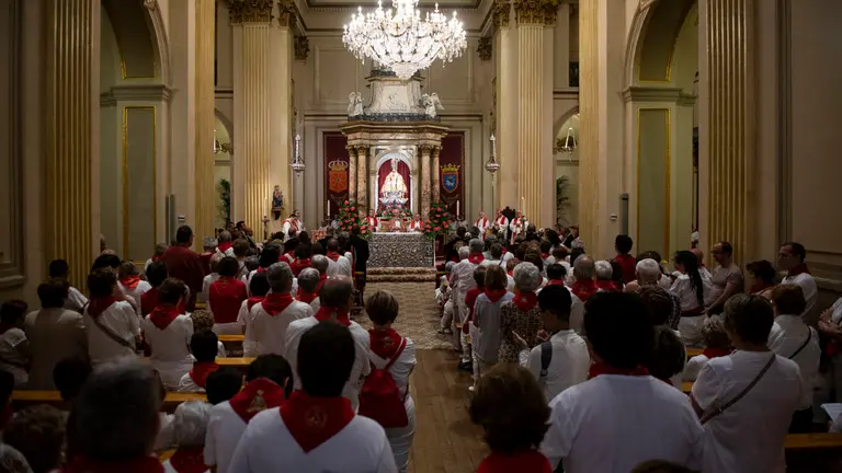Celebración de las Vísperas de San Fermín en la Iglesia de San Lorenzo. MIGUEL OSÉS_11