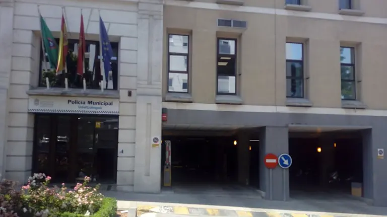 Garaje de la Policía Municipal de Pamplona POLICÍA MUNICIPAL DE PAMPLONA