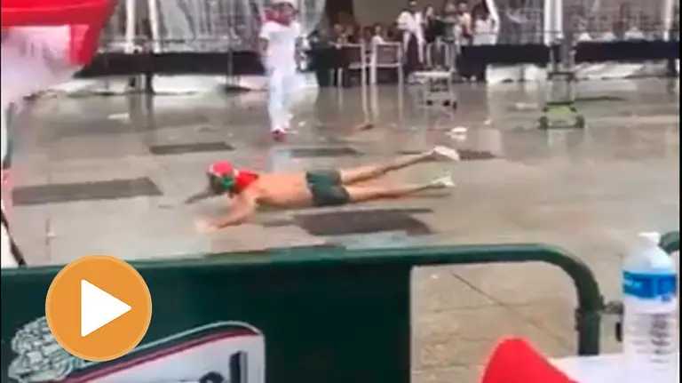 Acuaplaning en la plaza del Castillo