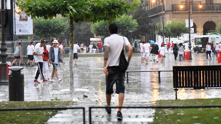 Lluvia segundo encierro. MIGUEL SANTIAGO03