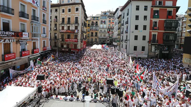 Homenaje a Germán Rodríguez en la plaza del Ayuntamiento EUROPA PRESS