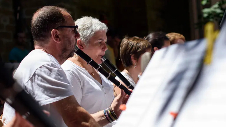 Alarde de txistularis en la Plazuela San José durante San Fermín 2018. PABLO LASAOSA 04