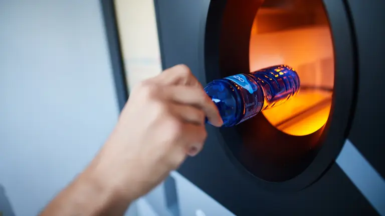 9 Julio San Fermin Maquina Recicla Botellas 10 centimos4331