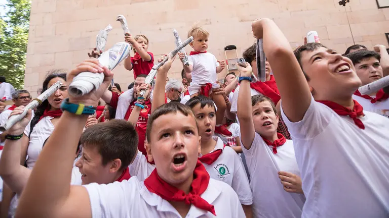 Niños y niñas participan en el encierro txiki de San Fermín 2018 (26). IÑIGO ALZUGARAY