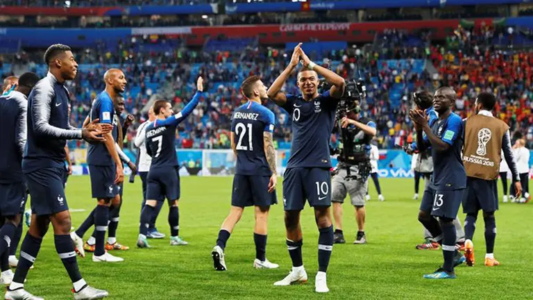 Los jugadores de Francia celebran su paso a la final del Mundial Rusia 2018 tras la victoria de 1-0 contra B&eacute;lgica. EFE /