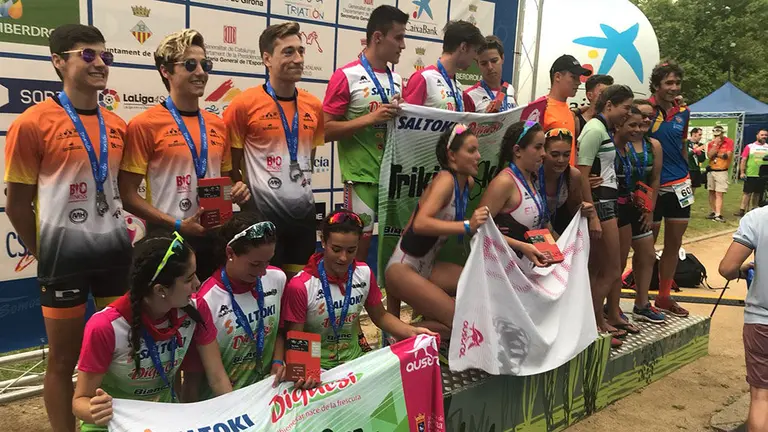 Podium de las pruebas de triatlón en Banyoles. Cedida.