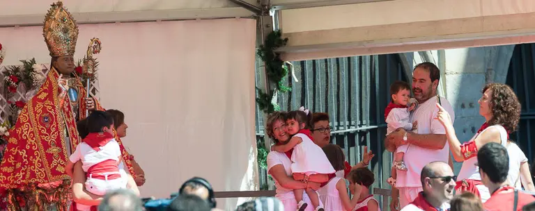 Ofrenda-floral-infantil-a-San-Fermín-2018-(12)