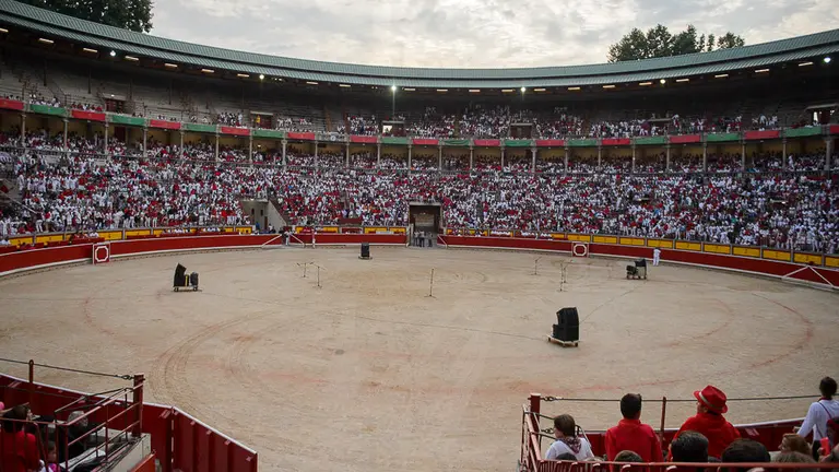 Ambiente en la Plaza de toros. PABLO LASAOSA 04