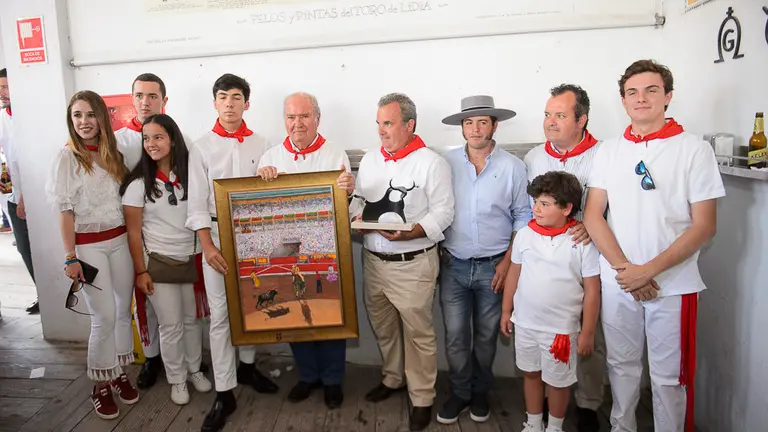 Entrega del Premio Carriquiri y premio Feria del Toro a la corrida de Victoriano del Río lidiada en 2017. PABLO LASAOSA (11)