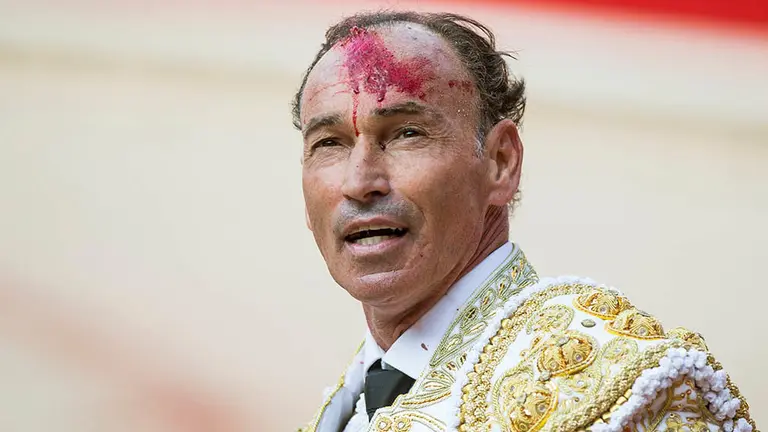 GRAF9127. PAMPLONA, 12/07/2018.- El diestro Pepín Liria durante su segundo toro de la tarde en la Plaza de Toros de Pamplona, en la octava corrida de abono de la Feria del Toro que se celebra estos días en la capital navarra con motivo de los Sanfermines 2018. EFE/Rodrigo Jiménez