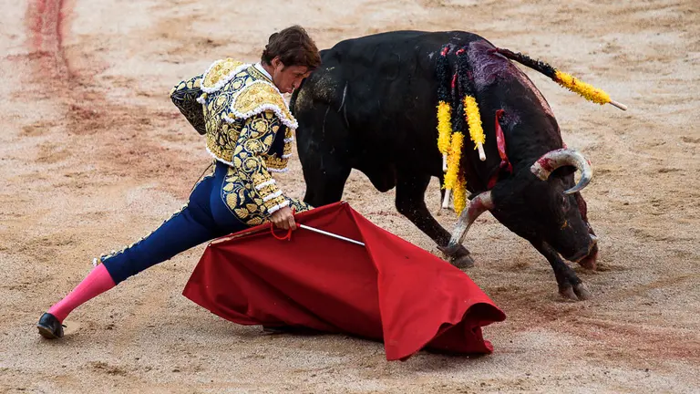 Sexta corrida de la feria de San Fermín 2018 con toros de la ganadería de Núñez del Cuvillo para los toreros Pepín Liria, El Juli y Ginés Marín. PABLO LASAOSA 08