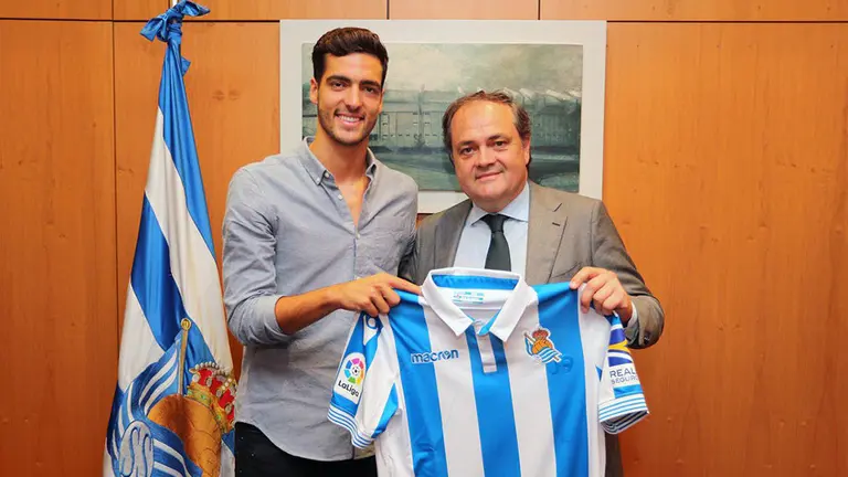 Mikel Merino junto a Jokin Aperribay. Twitter Real Sociedad.