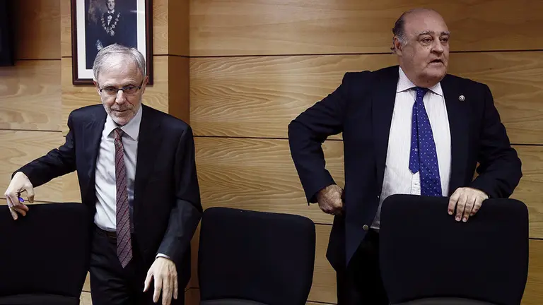 GRA254. PAMPLONA, 21/01/2016.- El presidente del Tribunal Superior de Justicia de Navarra, Joaquin Galve (d), y el fiscal superior José Antonio Sanchez (i), han participado hoy en una jornada sobre mediación en los ámbitos penal, civil, familiar y mercantil, con motivo del Día Europeo de la Mediación. EFE/Jesús Diges