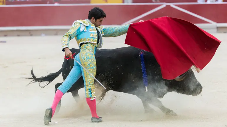 Séptima corrida de los Sanfermines con toros de Jandilla para Juan José Padilla, Cayetano y Roca Rey (32). IÑIGO ALZUGARAY