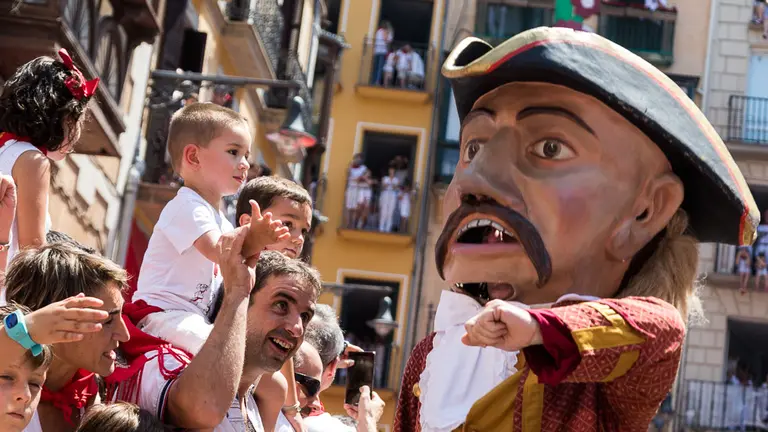 Despedida de la Comparsa de Gigantes y Cabezudos de los Sanfermines 2018 (71). IÑIGO ALZUGARAY