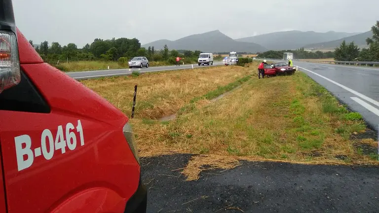 Accidente por alcance con salida de vía en la AP-15