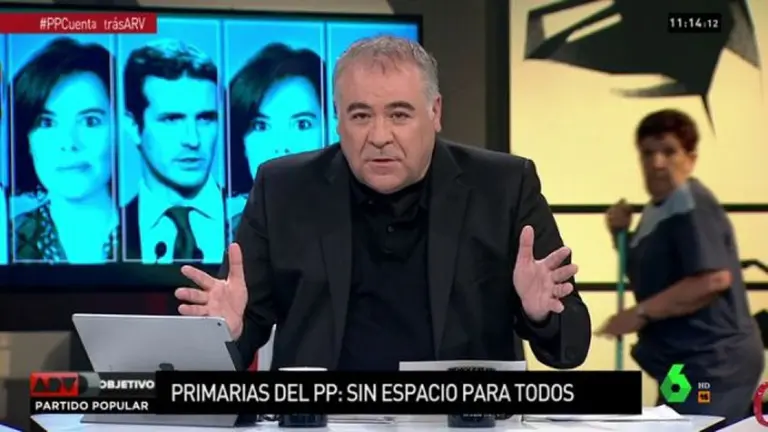 Captura de la emisión del programa de Al Rojo Vivo en el momento en que Amelia aparece en escena CAPTURA