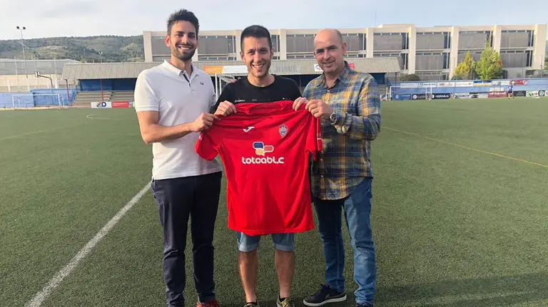 Jordi Carrión, el herido por caerle encima un árbol en la Universidad de Navarra TWITTER