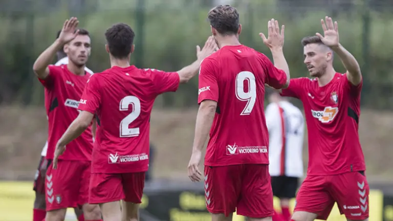 Los jugadores de Osasuna celebran uno de los goles anotados en el partido que les enfrentó al Arenas Club WEB OSASUNA