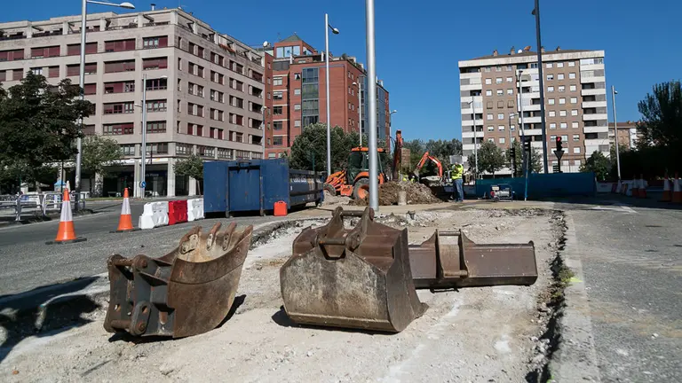 Obras en Pio XII en el cruce con la calle La Rioja (07). IÑIGO ALZUGARAY