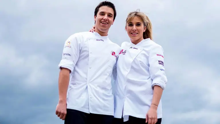 Aaron Ortiz Garcia y Jaio Aizpurua Bengoetxea, jóvenes 
promesas de la hostelería navarra.