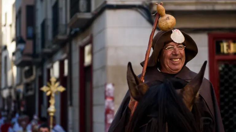 Procesión en honor de Santiago por las calles de Tudela durante las fiestas de Santa Ana 2018. MIGUEL OSÉS_5
