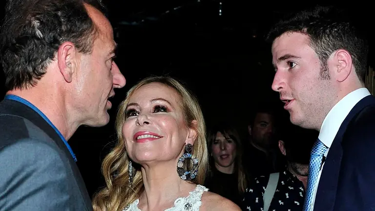 Ana Obregón Alessandro Lequio y su hijo Álex Lequio conversando EUROPA PRESS