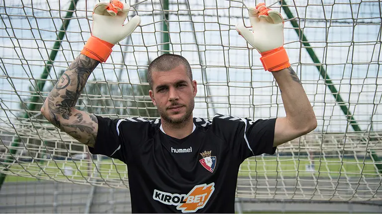 GRAF8032. TAJONAR, 27/07/2018.- El nuevo jugador del Osasuna, Rubén Martínez, durante su presentación en las instalaciones del club en el municipio de Tajonar. EFE/Iñaki Porto