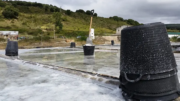Las salinas en las que se obtiene la Sal de Manantial de Salinas de Oro. REYNO GOURMET