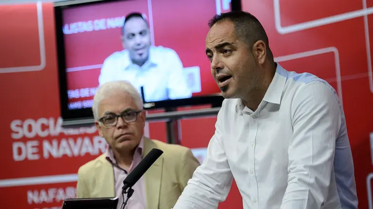 Rueda de prensa del secretario de Organización del PSN, Ramón Alzórriz, del diputado por Navarra Jesús María Fernández, y del presidente del Consejo Municipal del partido, Jesús María Ro
