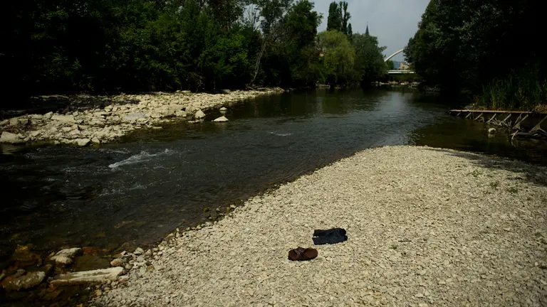 Estado del Rio Arga a su paso por la Rochapea a causa de la rotura de una presa. MIGUEL OSÉS_4