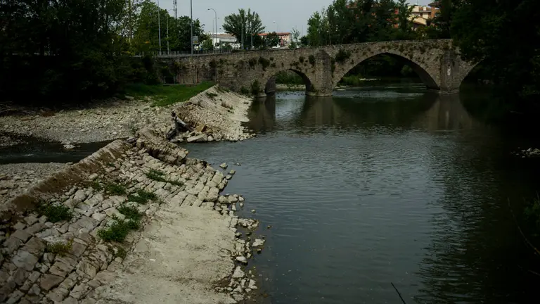 Estado del Rio Arga a su paso por la Rochapea a causa de la rotura de una presa. MIGUEL OSÉS_8
