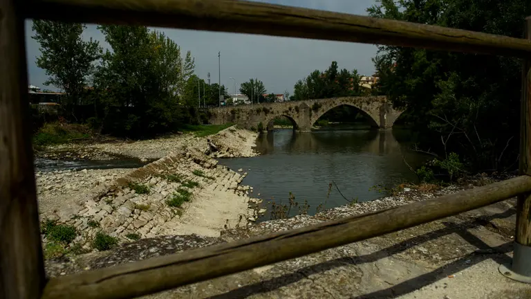 Estado del Rio Arga a su paso por la Rochapea a causa de la rotura de una presa. MIGUEL OSÉS_9