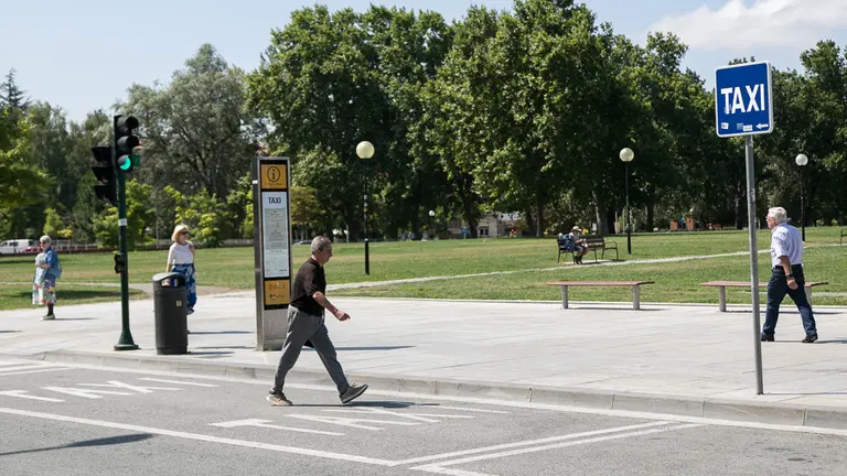 Parada de Taxis de la Estación de Autobuses de Pamplona vacía debido a la huelga en el sector -Guardado-(01). IÑIGO ALZUGARAY