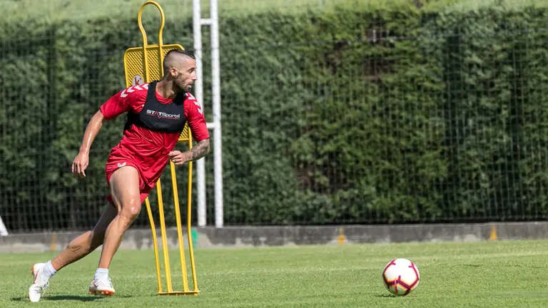 Lillo. Entrenamiento de Osasuna bajo un intenso calor en las instalaciones de Tajonar (03). IÑIGO ALZUGARAY