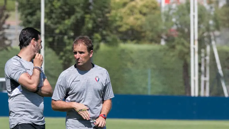 Arrasate. Entrenamiento de Osasuna bajo un intenso calor en las instalaciones de Tajonar (79). IÑIGO ALZUGARAY