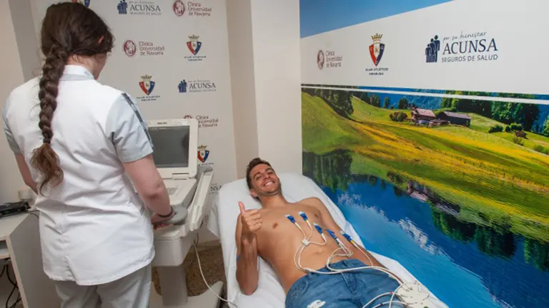 El fichaje de Osasuna, Juan Villar, pasa las pruebas médicas en la Clínica Universidad de Navarra. C.A. OSASUNA