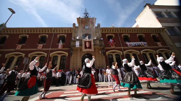 Inicio de las fiestas de Estella 2018 en honor a San Miguel y la Virgen del Puy IÑIGO ALZUGARAY