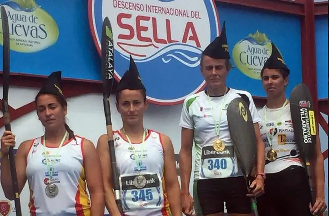 Amaia Osaba (segunda por la izquierda) gana el descenso del Sella TWITTER