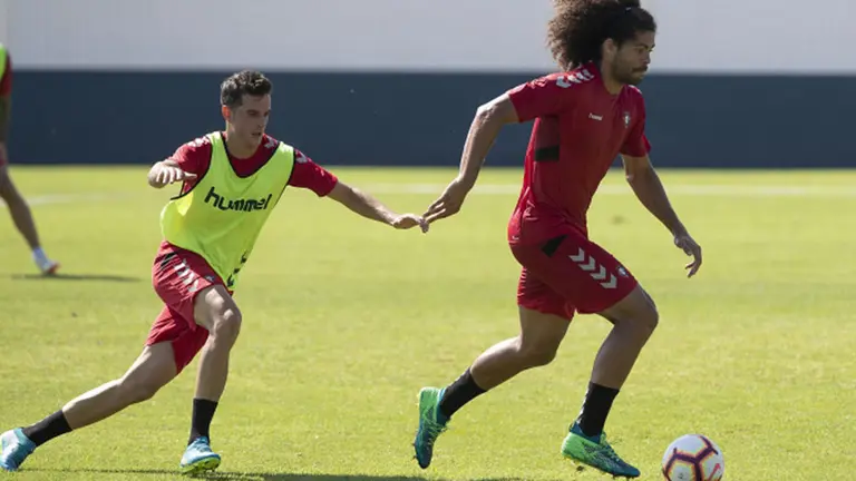 Osasuna durante el entrenamiento de este lunes en Tajonar. OSASUNA