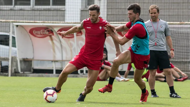 Xisco. Entrenamiento de Osasuna en las instalaciones de Tajonar antes del partido amistoso ante el Lleida en Marcilla (18). IÑIGO ALZUGARAY