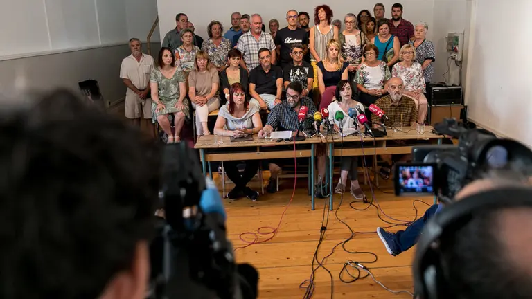 Familiares de víctimas de violencia policial exponen su postura ante la resolución del Tribunal Constitucional sobre la Ley foral que amparaba a sus casos (04). IÑIGO ALZUGARAY